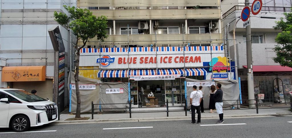 BLUE SEAL ICE CREAM様（関西エリア）の看板施工事例