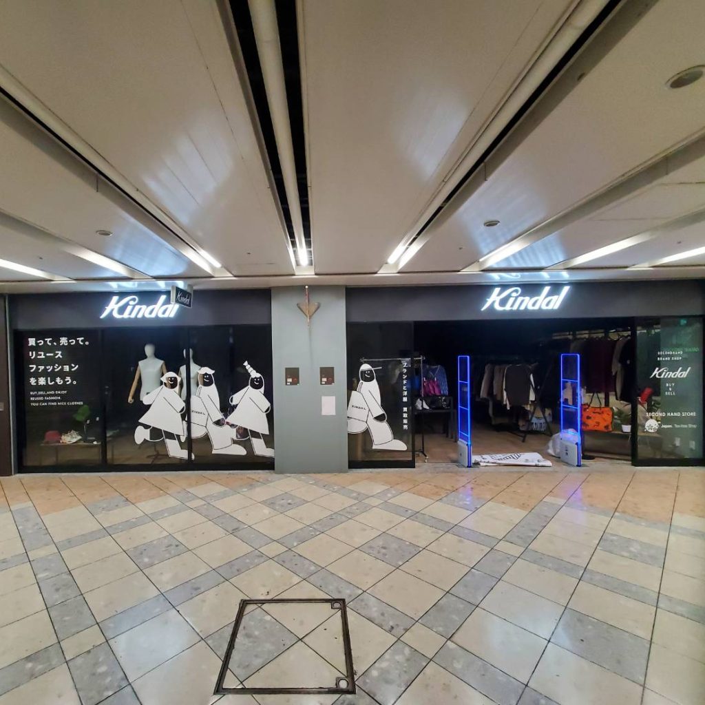 Kindal なんばウォーク店様（関西エリア）の看板施工事例