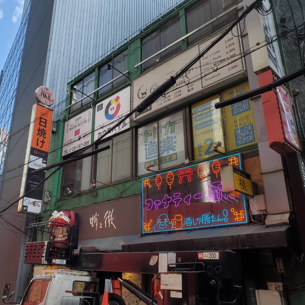 カウモバイル 北区角田町様（関西エリア）の看板施工事例