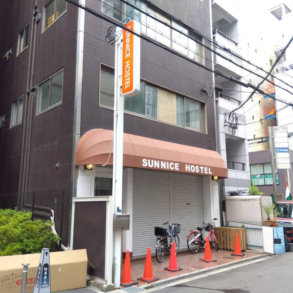 SUNNICE HOSTEL様（関西エリア）の看板施工事例