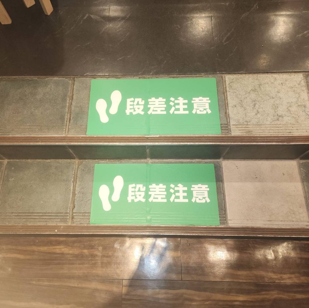 サイゼリヤ あびこ駅前店様（関西エリア）の看板施工事例