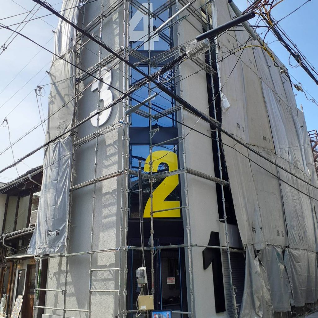 中崎西テナントビル様（関西エリア）の看板施工事例