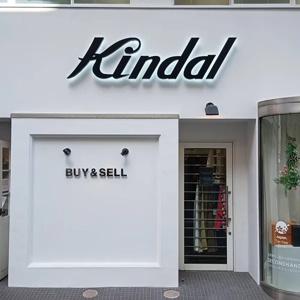 大阪市西区　アパレルショップ看板施工事例｜箱文字看板・バックライトチャンネル・ステンレス切文字