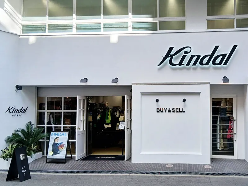 大阪市西区 アパレルショップ看板施工事例|箱文字看板・バックライトチャンネル・ステンレス切文字